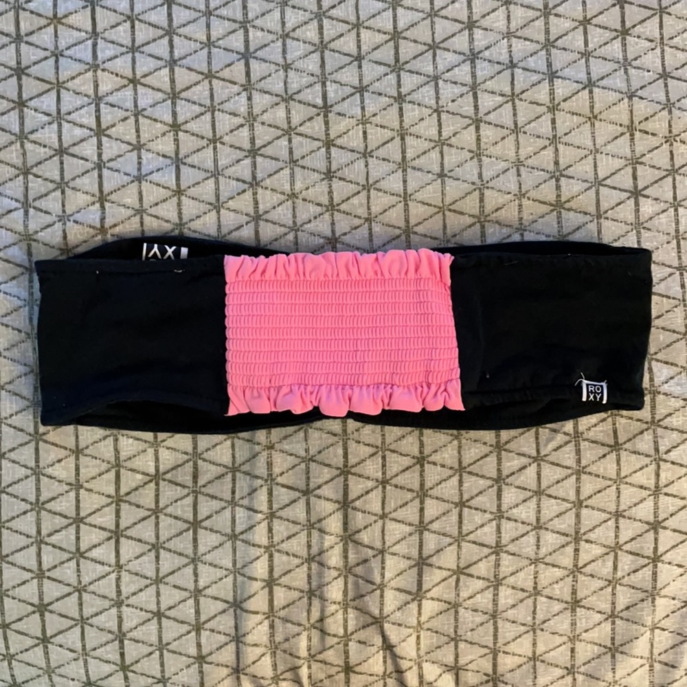 Roxy Bando - Picture 2 of 3